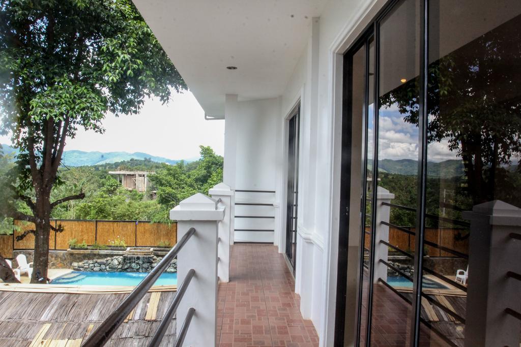Hilltop Pool And Villa Puerto Princesa Exterior foto