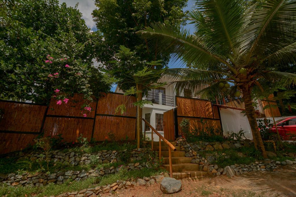 Hilltop Pool And Villa Puerto Princesa Exterior foto