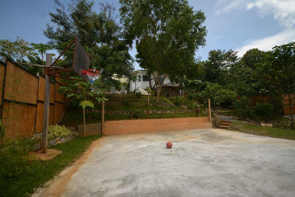 Hilltop Pool And Villa Puerto Princesa Exterior foto