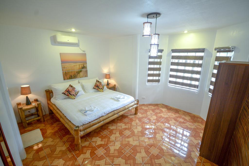 Hilltop Pool And Villa Puerto Princesa Exterior foto