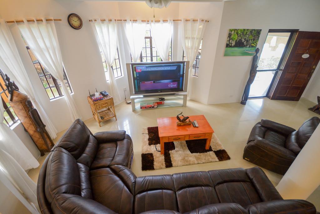 Hilltop Pool And Villa Puerto Princesa Exterior foto