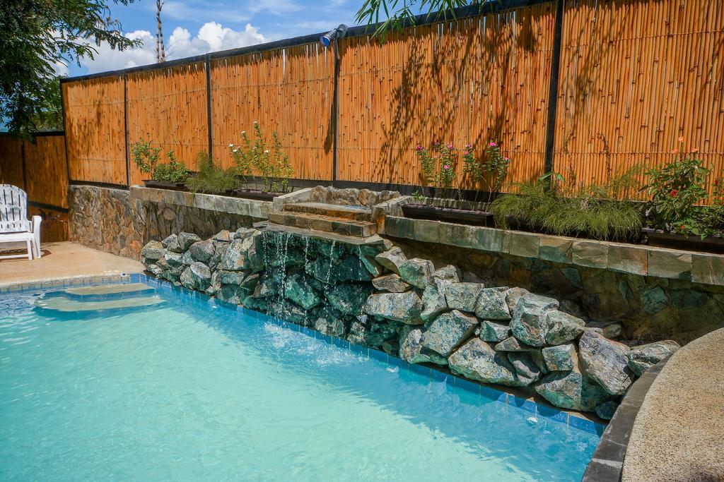 Hilltop Pool And Villa Puerto Princesa Exterior foto